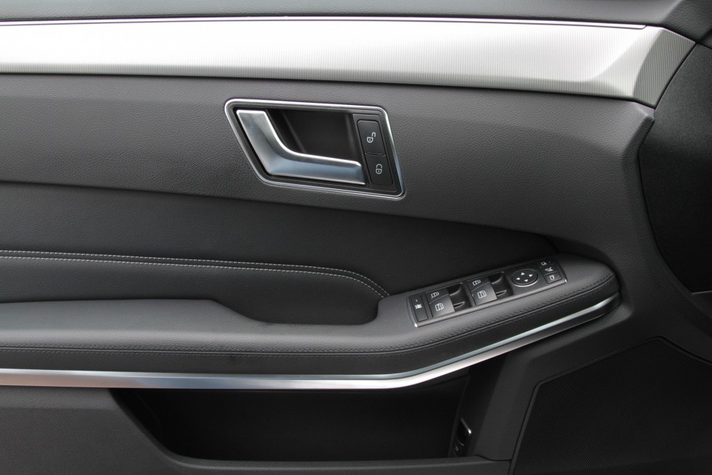 Mercedes-Benz E-Klasse 250 Cdi Avantgarde Keyless-Go/Dak/ILS/Navi Aut7 Foto 8