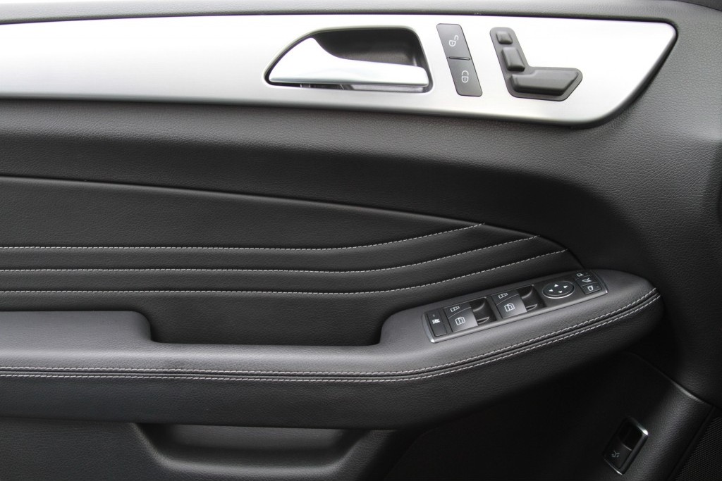 Mercedes-Benz M-Klasse 350 4-M Bluetec AMG Airmatic/Harman-Kardon Aut7 Foto 10