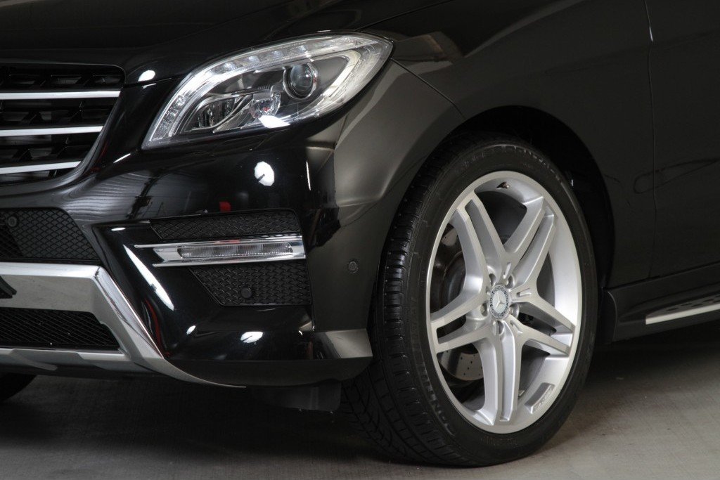 Mercedes-Benz M-Klasse 350 4-M Bluetec AMG Airmatic/Harman-Kardon Aut7 Foto 14