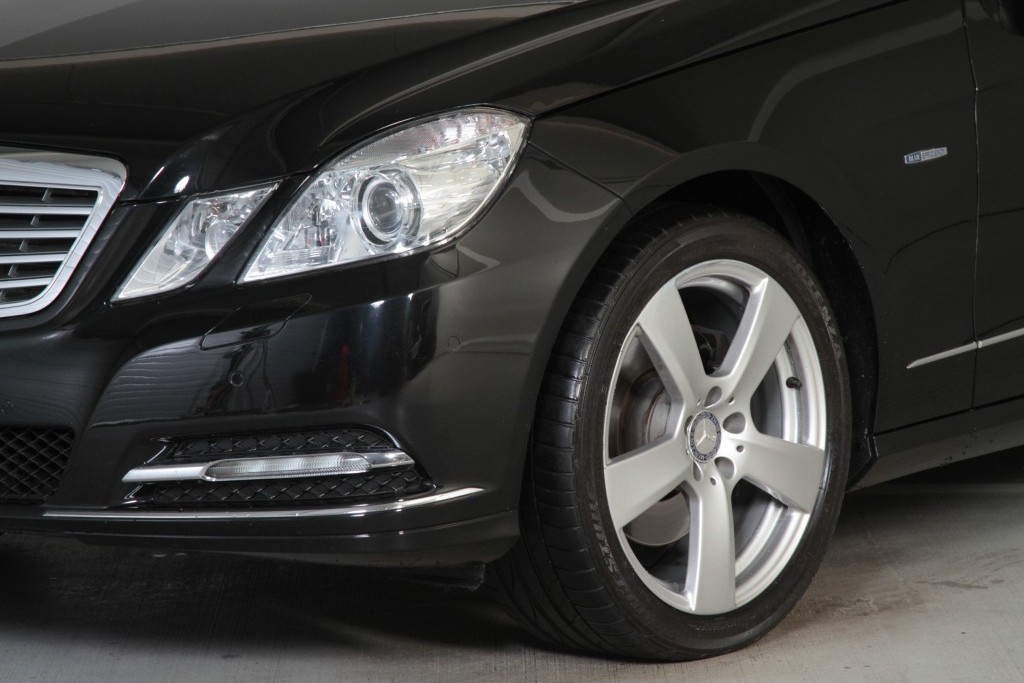 Mercedes-Benz E-Klasse 350 CGI Leer/ILS/Com/Wiss Aut7 Foto 11