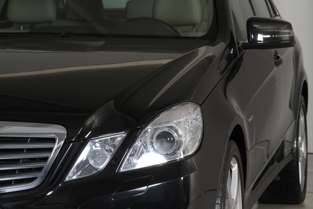 Mercedes-Benz E-Klasse 350 CGI Leer/ILS/Com/Wiss Aut7 Foto 14