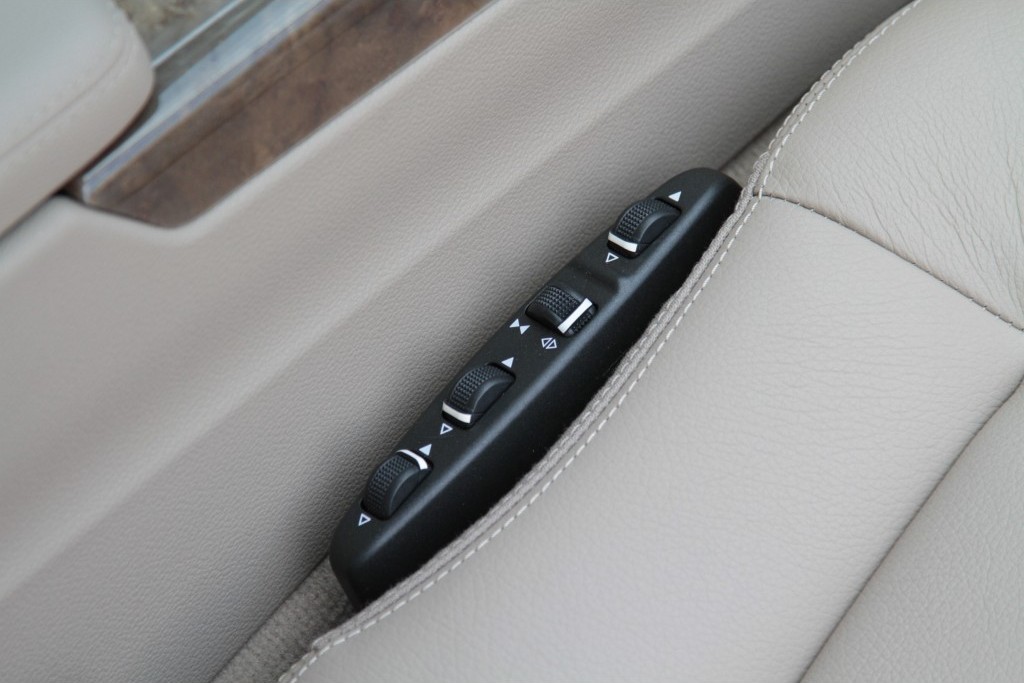 Mercedes-Benz E-Klasse 350 CGI Leer/ILS/Com/Wiss Aut7 Foto 7