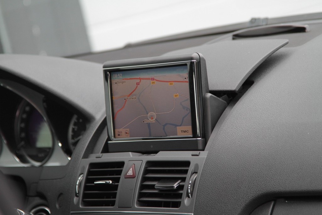 Mercedes-Benz C-Klasse 250 CGI BE Avantgarde AMG Comand/ILS Aut5 Foto 10