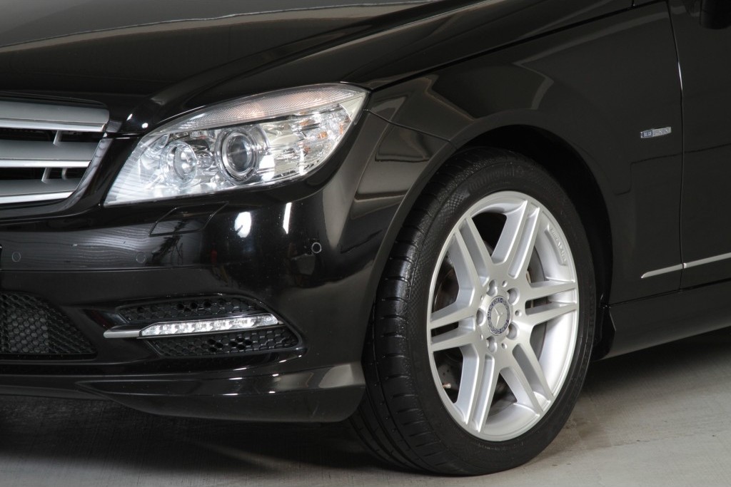 Mercedes-Benz C-Klasse 250 CGI BE Avantgarde AMG Comand/ILS Aut5 Foto 12