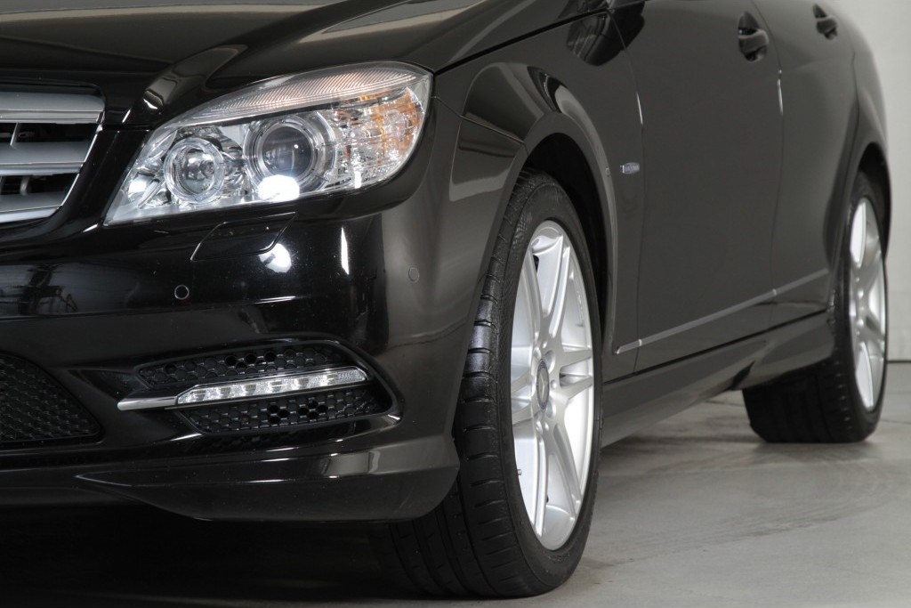 Mercedes-Benz C-Klasse 250 CGI BE Avantgarde AMG Comand/ILS Aut5 Foto 15