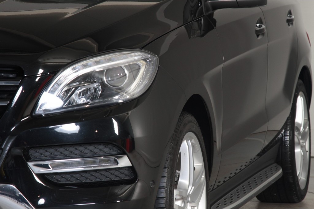 Mercedes-Benz M-Klasse 350 4-M Bluetec Luchtvering/Keyless/Distronic/360/Dak/AMG Aut7 Foto 17