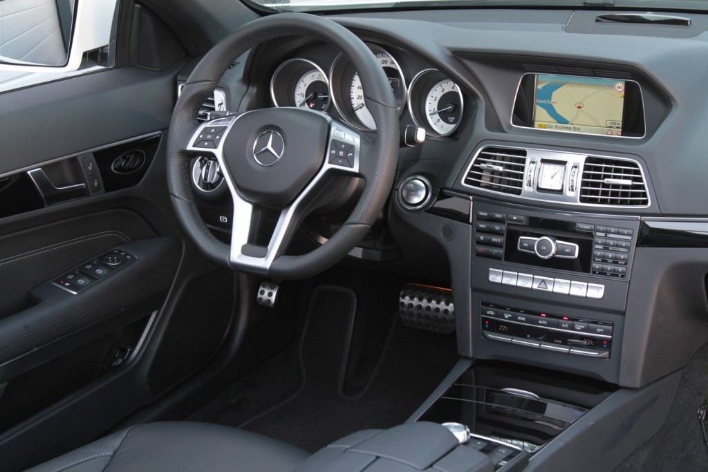 Mercedes-Benz E-Klasse 250 Cabriolet AMG Navi/Keyless-Go/ILS Aut7 Foto 10